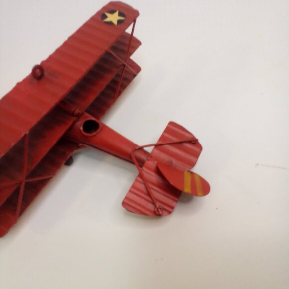 Vintage World War 1 Tri-Plane Airplane Metal Red Decor Model 6" x 6" - Picture 7 of 13